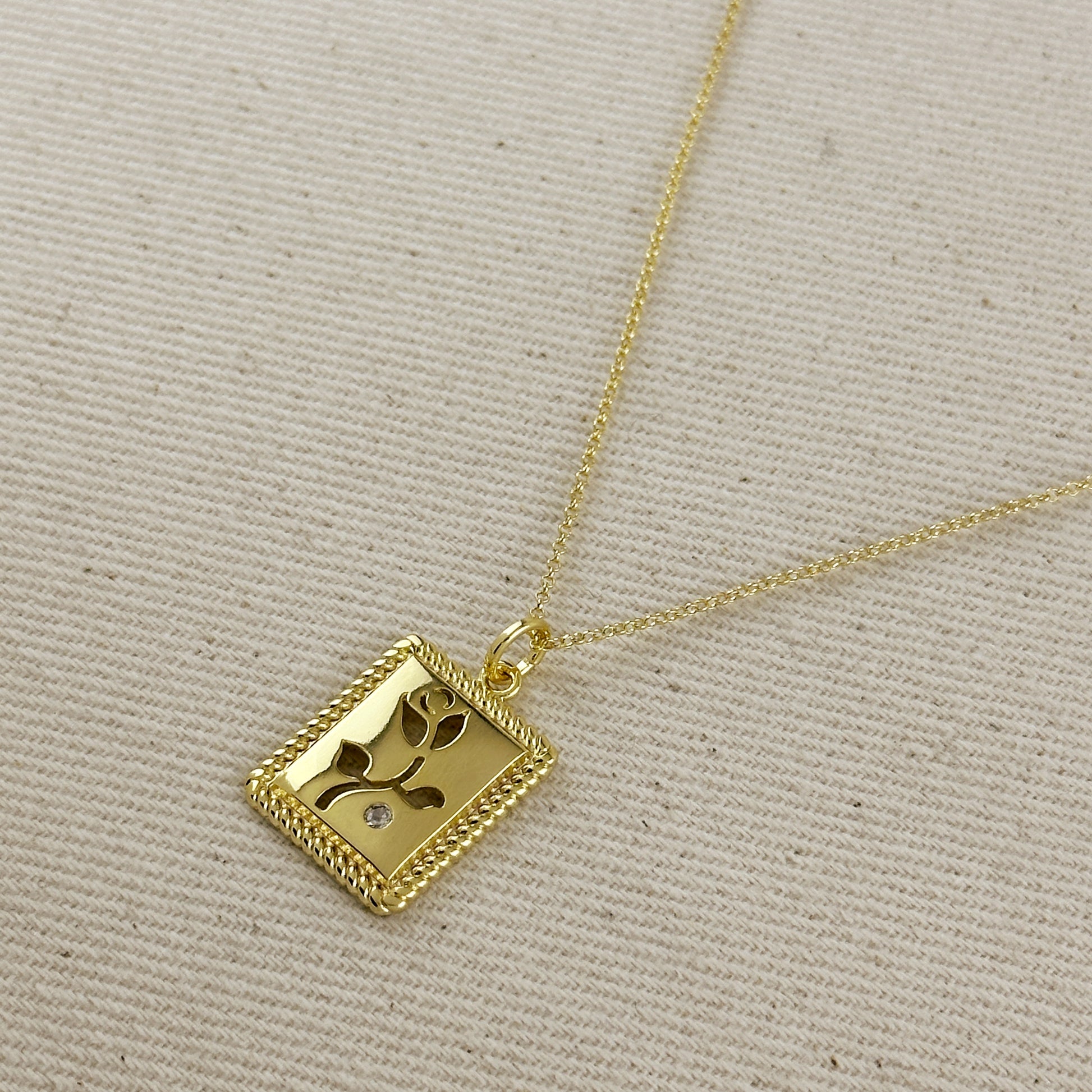 18k Gold Filled Flower Plaque Necklace