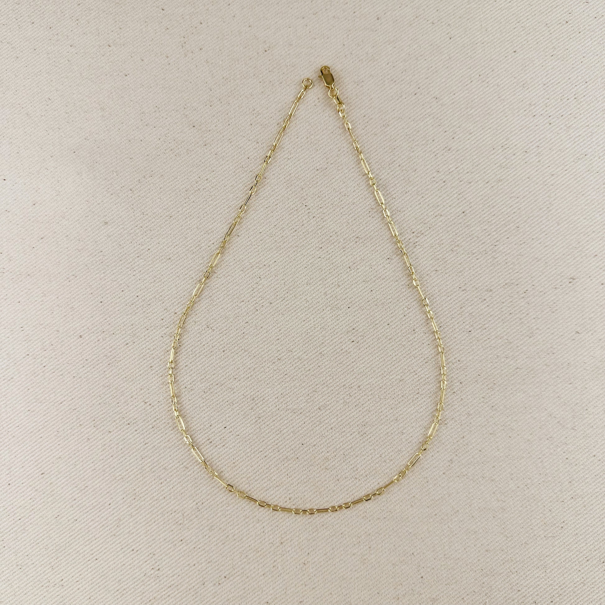 18k gold filled paperclip necklace with 2.1mm width, featuring a refined 3x1 alternated link pattern.