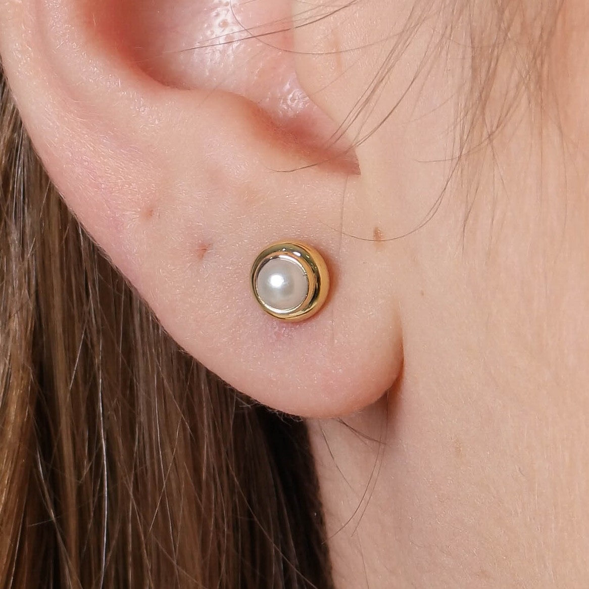 18k Gold Filled 4mm Simulated Pearl Stud Earrings