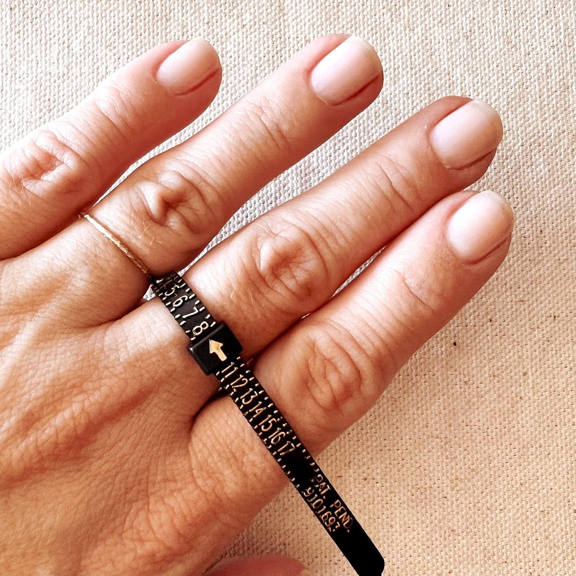 GoldFi Multi-Size Adjustable Finger Gauge