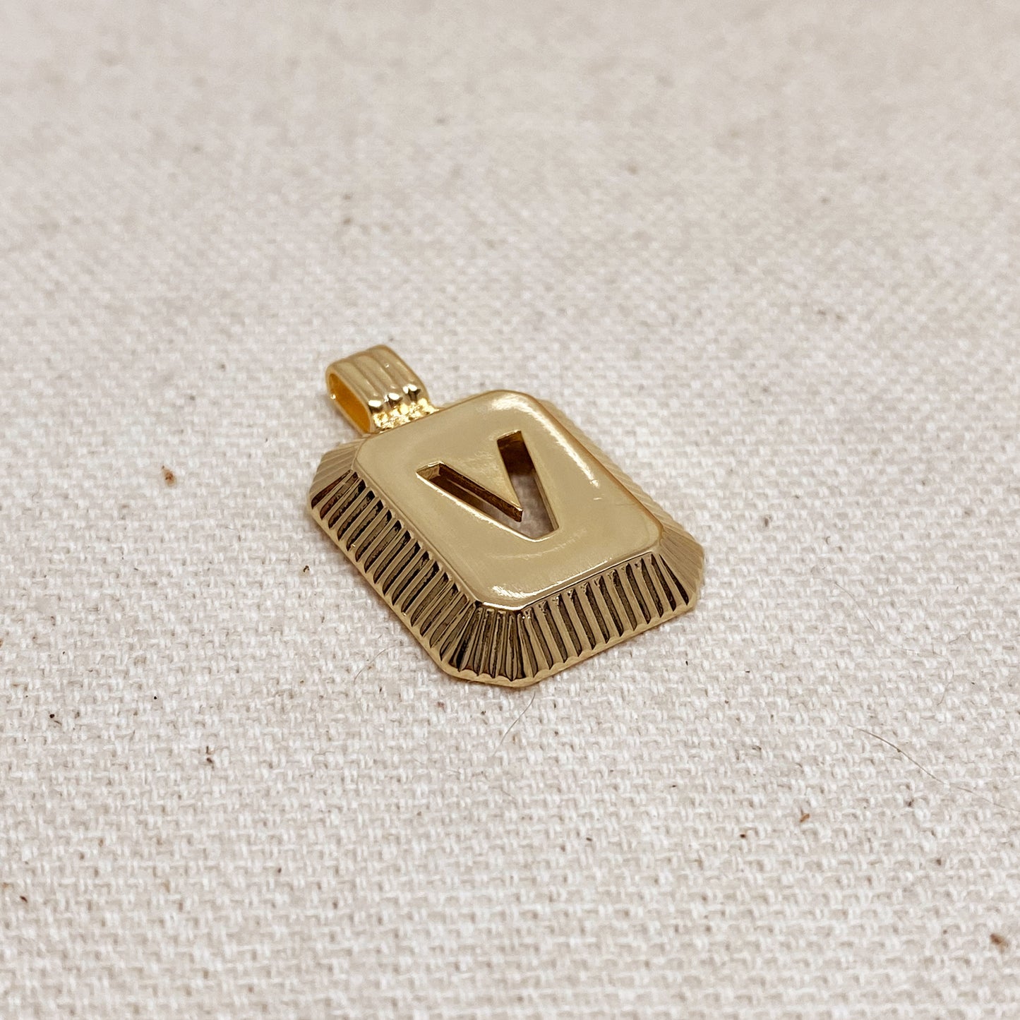 GoldFi 18k Gold Filled Initial Plate Pendant Letter V