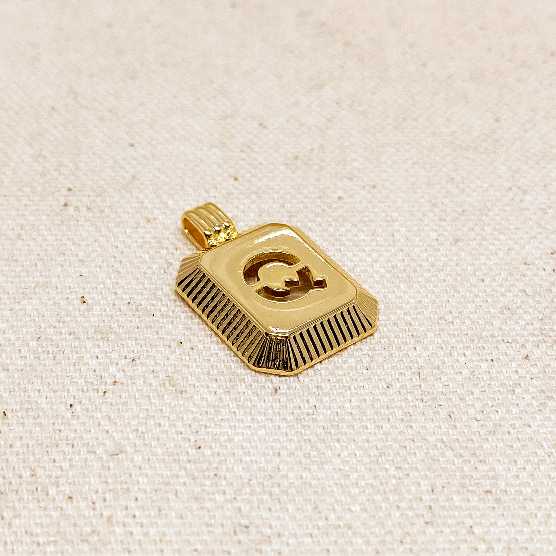 GoldFi 18k Gold Filled Initial Plate Pendant Letter Q