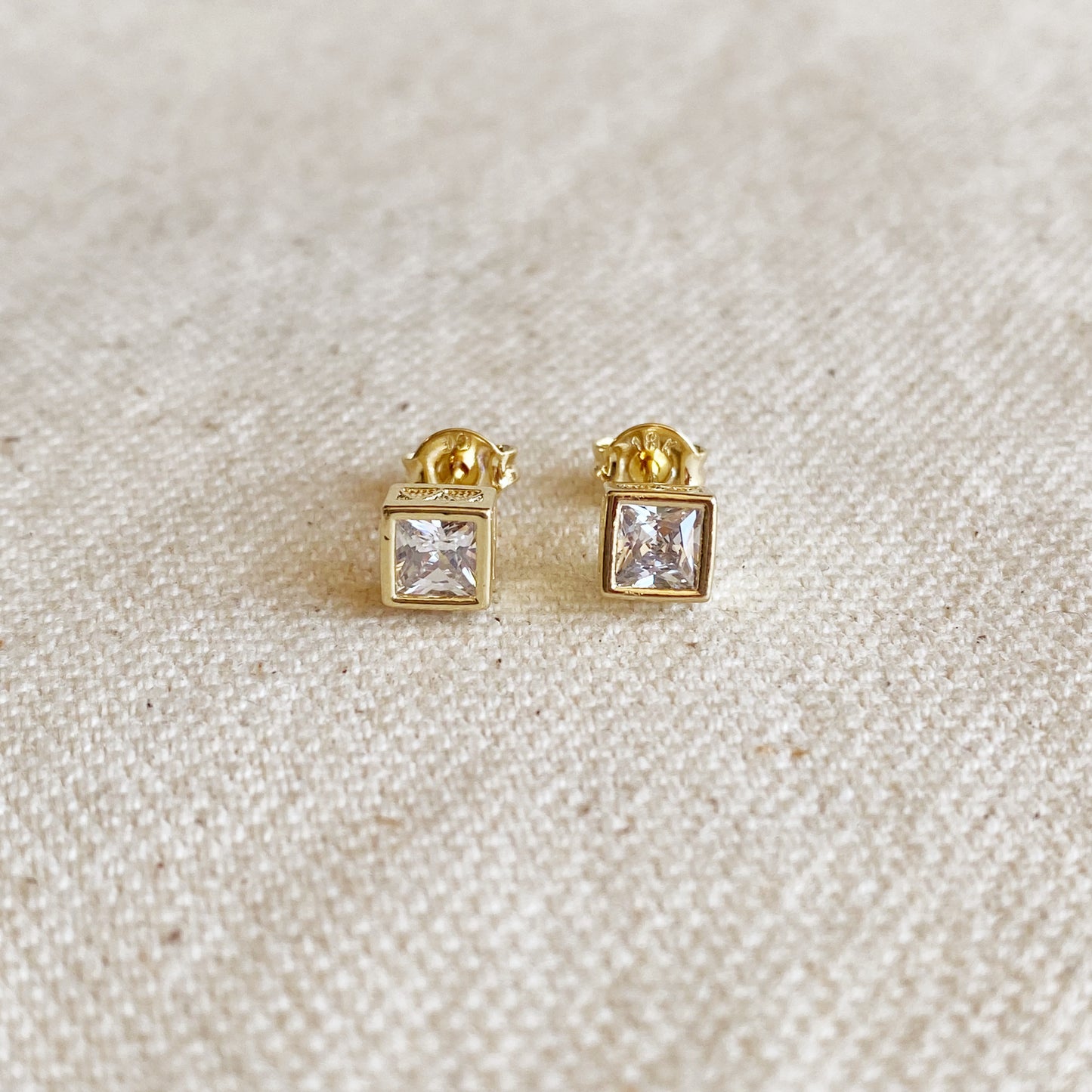 18k Gold Filled Squared Stud Earring With Detailed Bezel