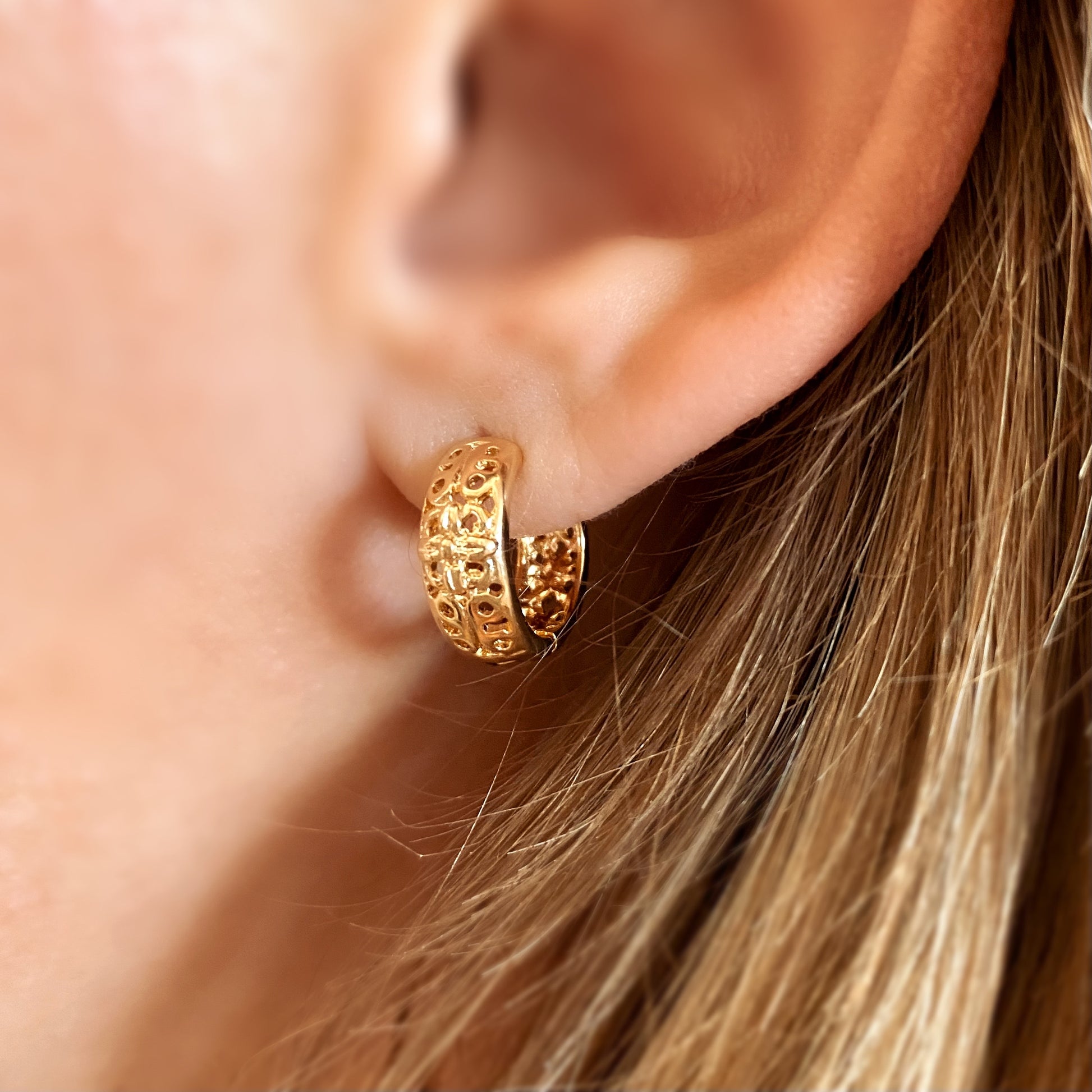 GoldFi 18k Gold Filled Vintage Flower Clicker Hoop Earrings